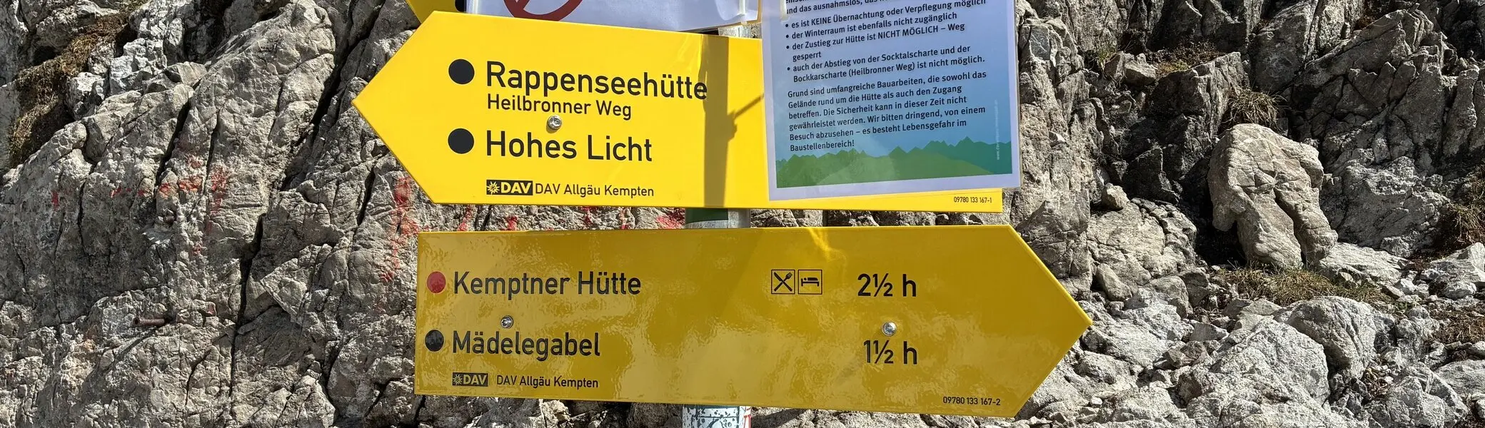 Sperrungsschilder Waltenbergerhaus Abstieg Socktal und Bockkarscharte | © DAV Allgäu-Immenstadt