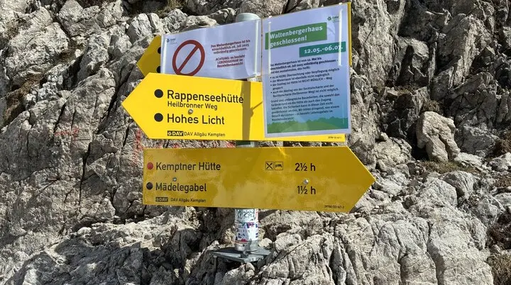 Sperrungsschilder Waltenbergerhaus Abstieg Socktal und Bockkarscharte | © DAV Allgäu-Immenstadt