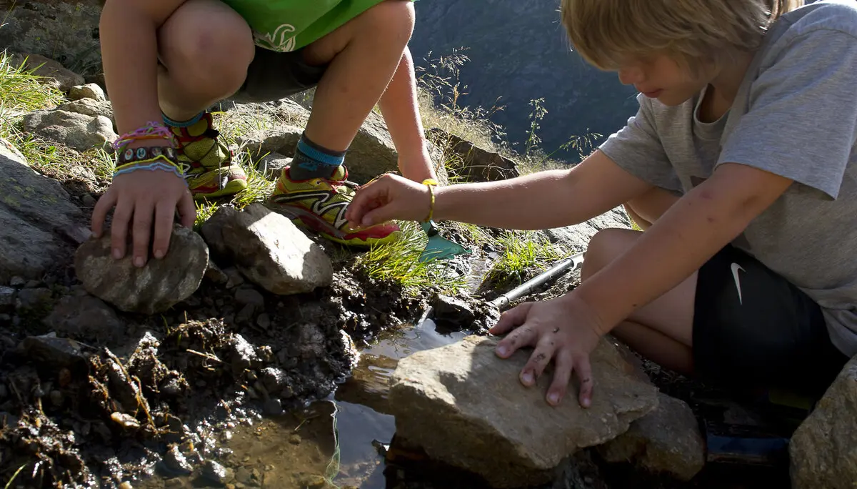 spielende Kinder in den Bergen  | © DAV/Thilo Brunner