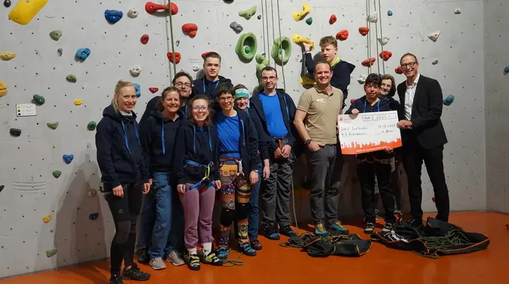 Scheckübergabe von Michael Blanz an Handicapgruppe  | © Anna Eckel 