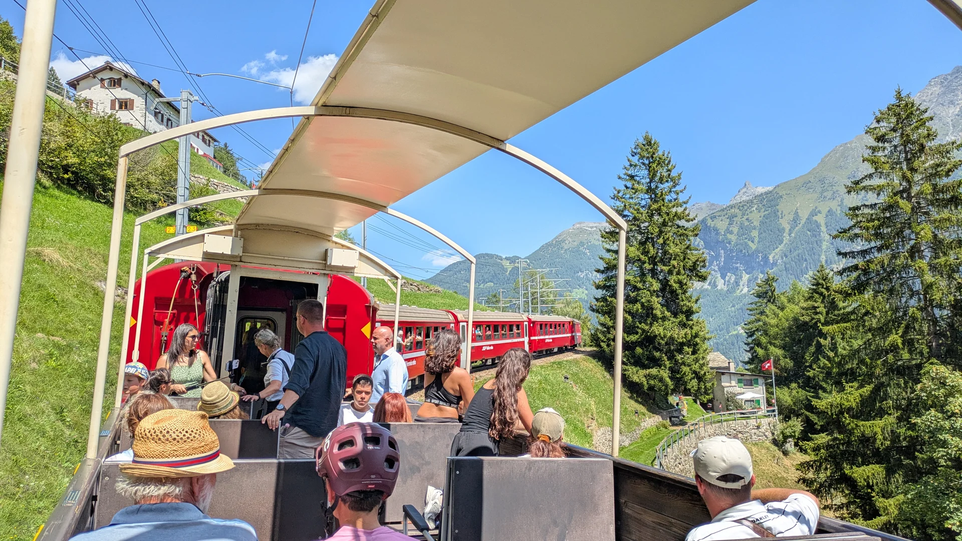 Im Cabrio-Waggon des Bernina-Express | © DAV Allgäu-Immenstadt 