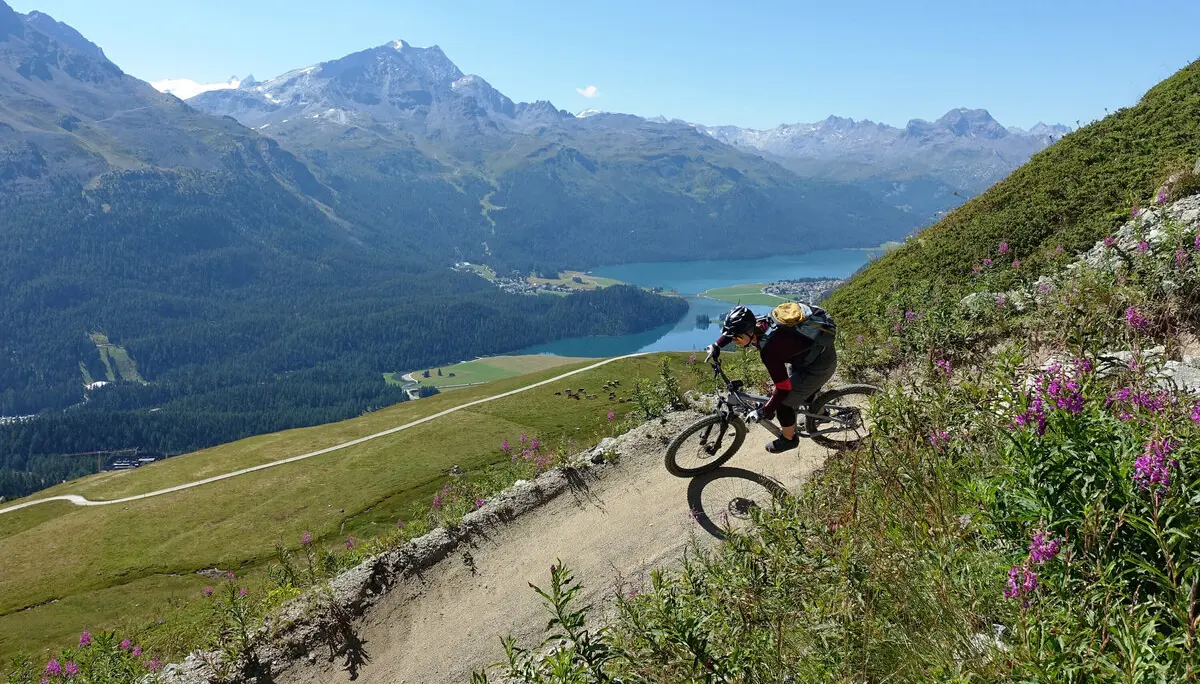 Ausblick beim Biken am Silvaplanersee | © Allgäu-Immenstadt 