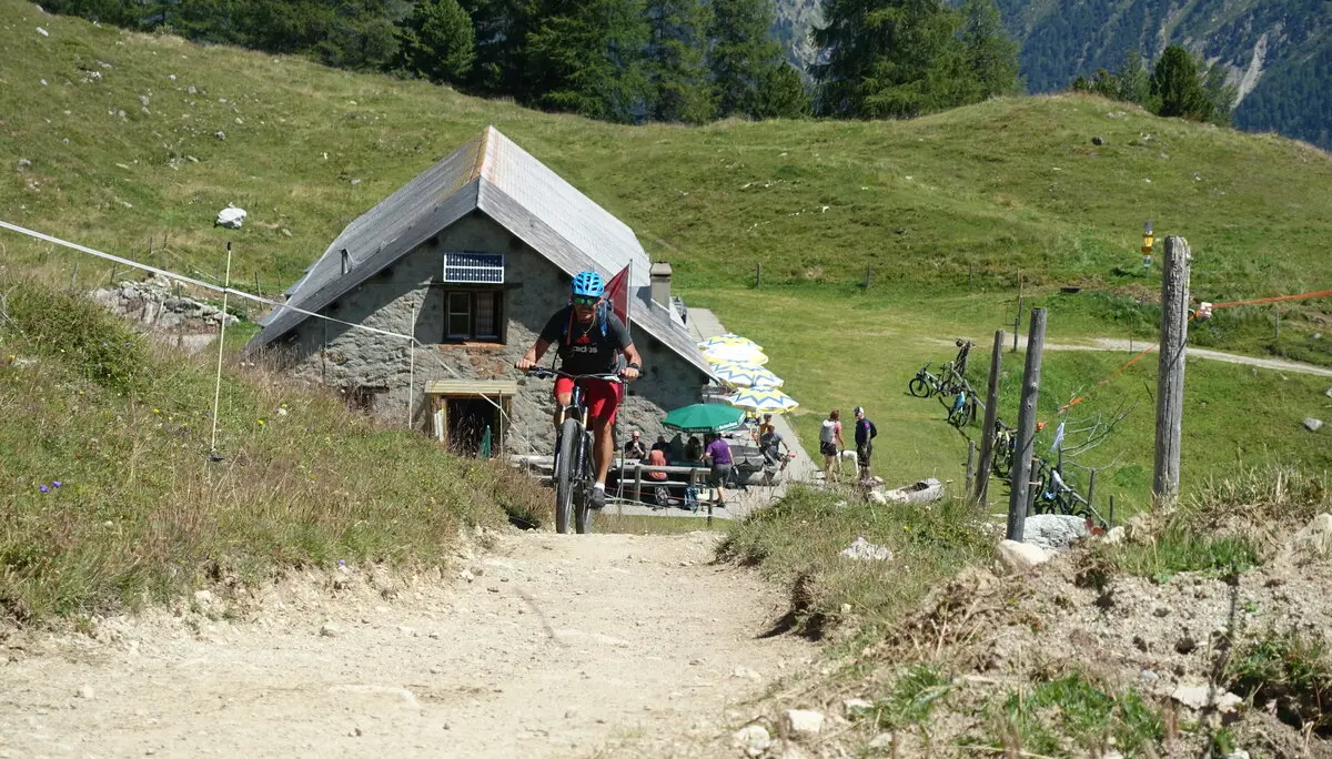 Ausblick und MTBs im Oberengadin | © DAV Allgäu-Immenstadt