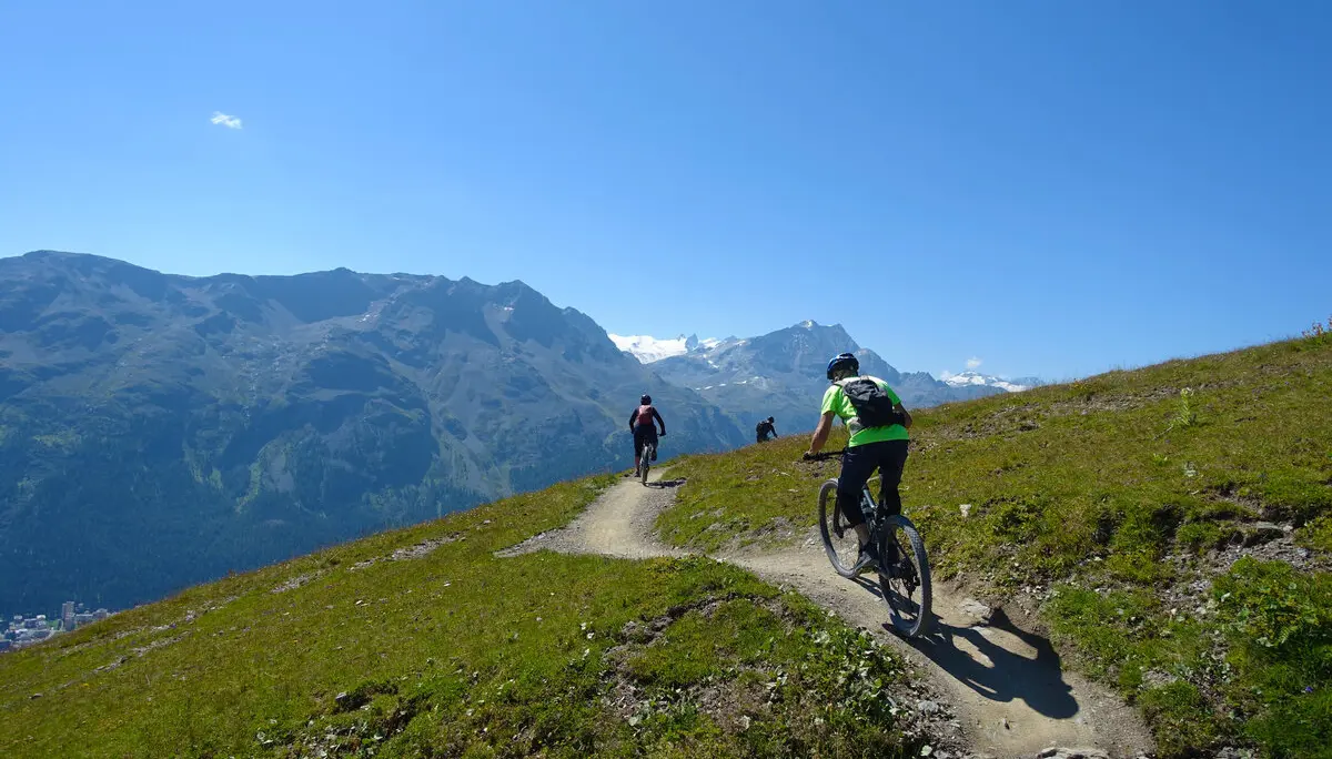 Biken mit Gletscherblick im Oberengadin  | © DAV Allgäu-Immenstadt