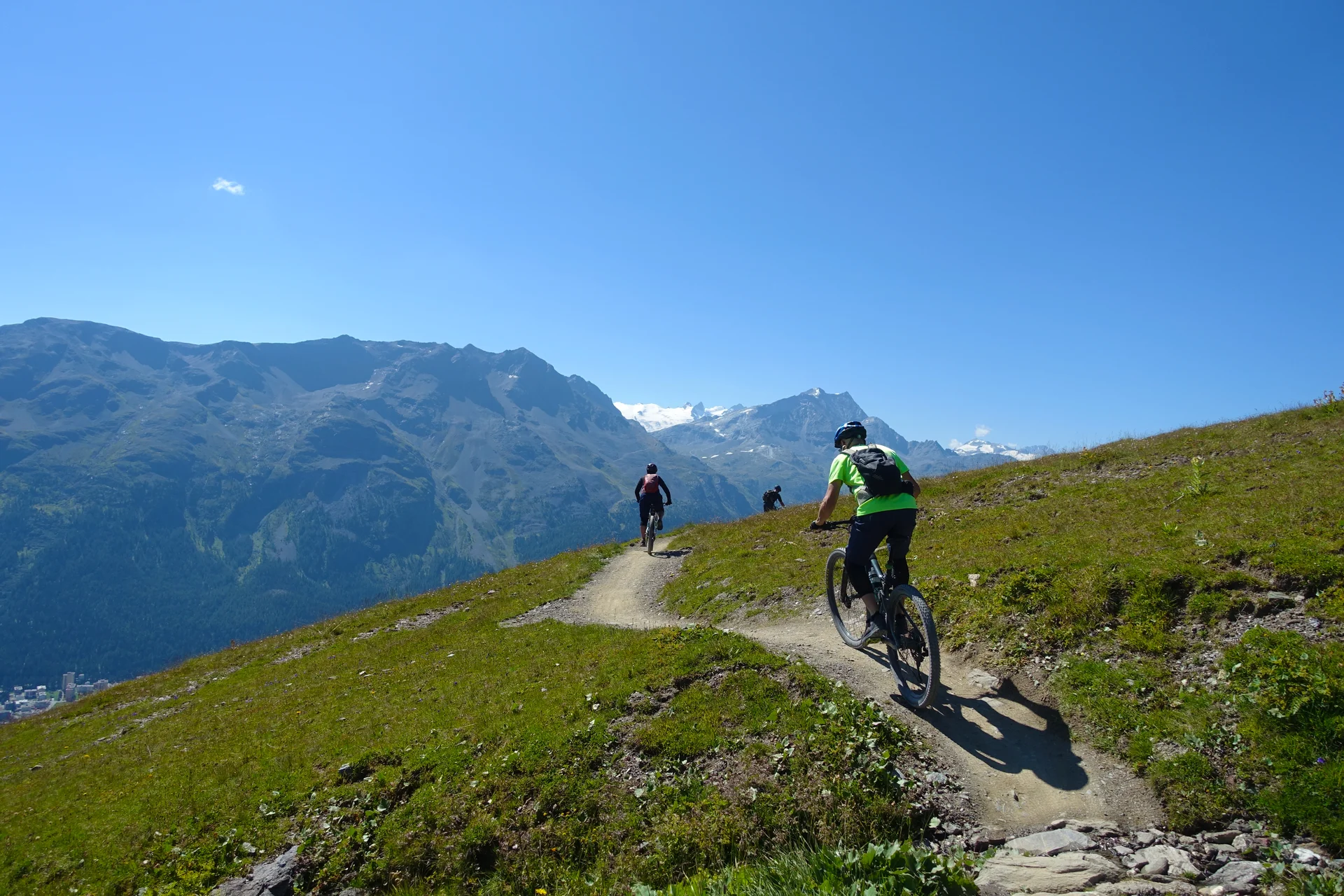 Biken mit Gletscherblick im Oberengadin  | © DAV Allgäu-Immenstadt