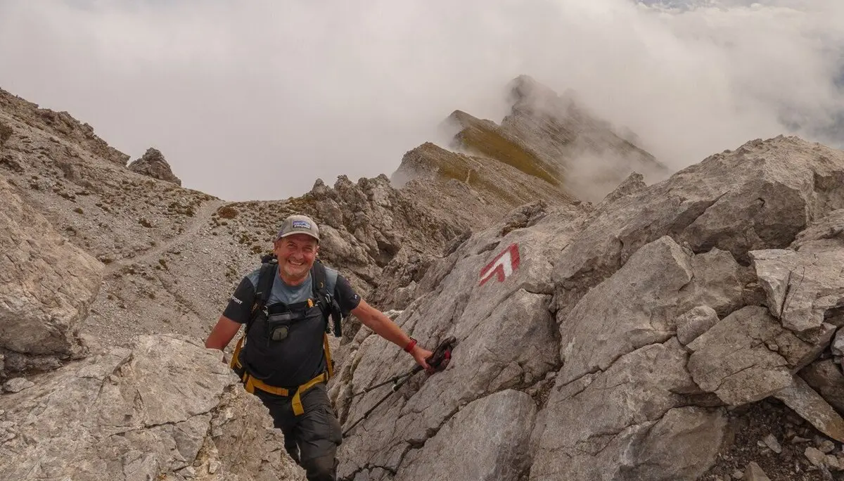 DAV-Bergwanderführer Alfons Kees im Aufstieg zum Loreakopf (2.471m) | © Robert Martin