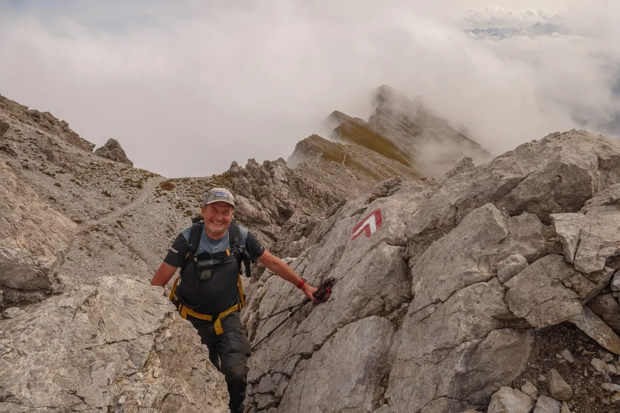 DAV-Bergwanderführer Alfons Kees im Aufstieg zum Loreakopf (2.471m) | © Robert Martin