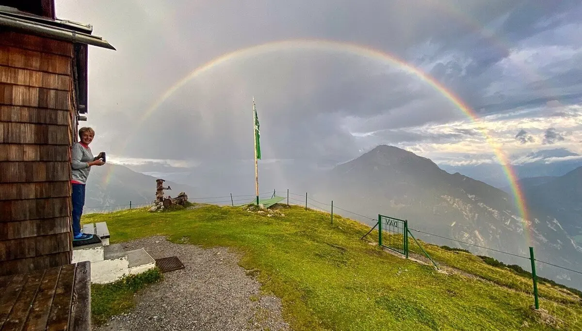 Ein Regenbogen als bunte Zugabe zur Aussicht an der Loreahütte | © Robert Martin 