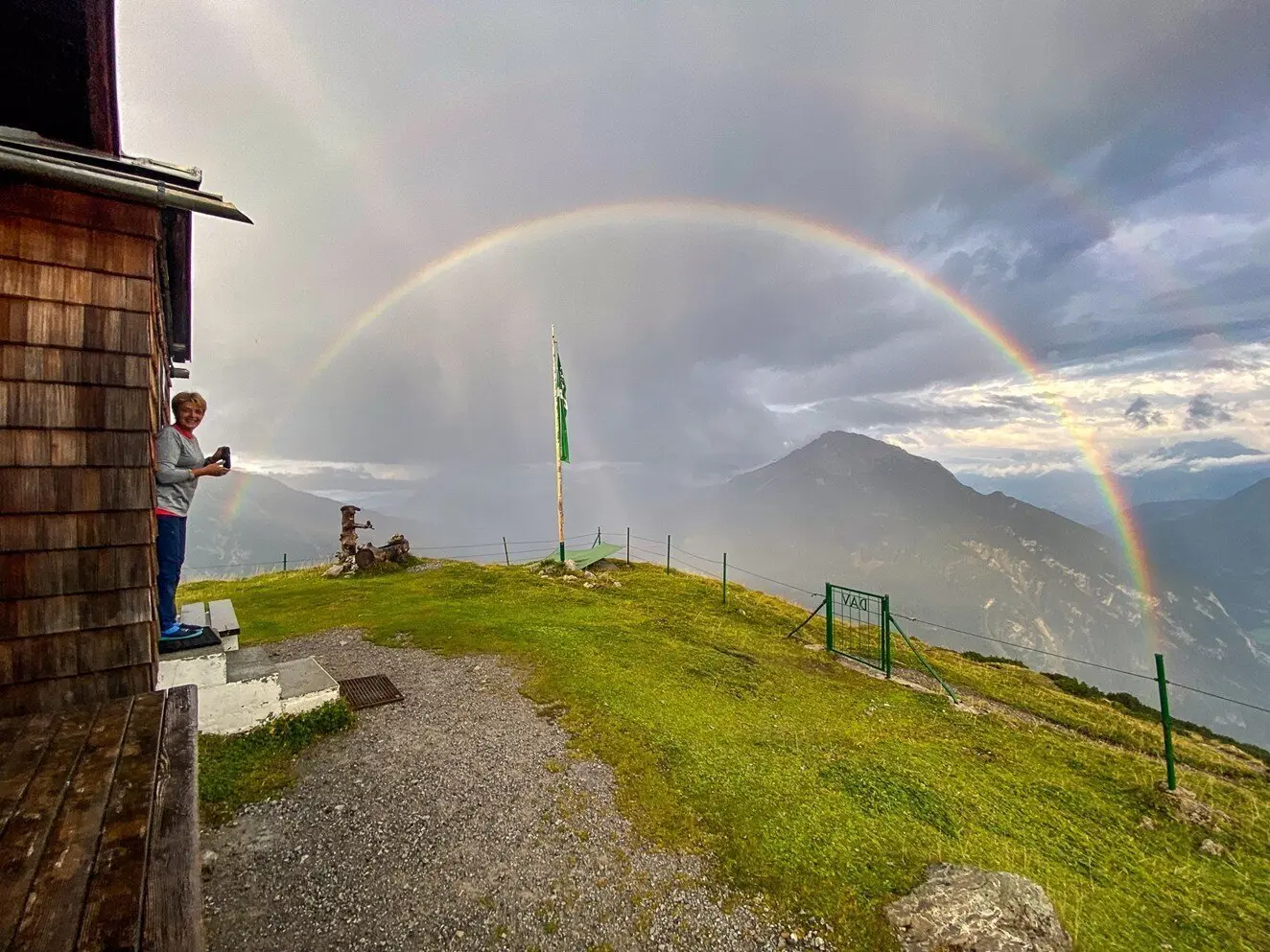 Ein Regenbogen als bunte Zugabe zur Aussicht an der Loreahütte | © Robert Martin 