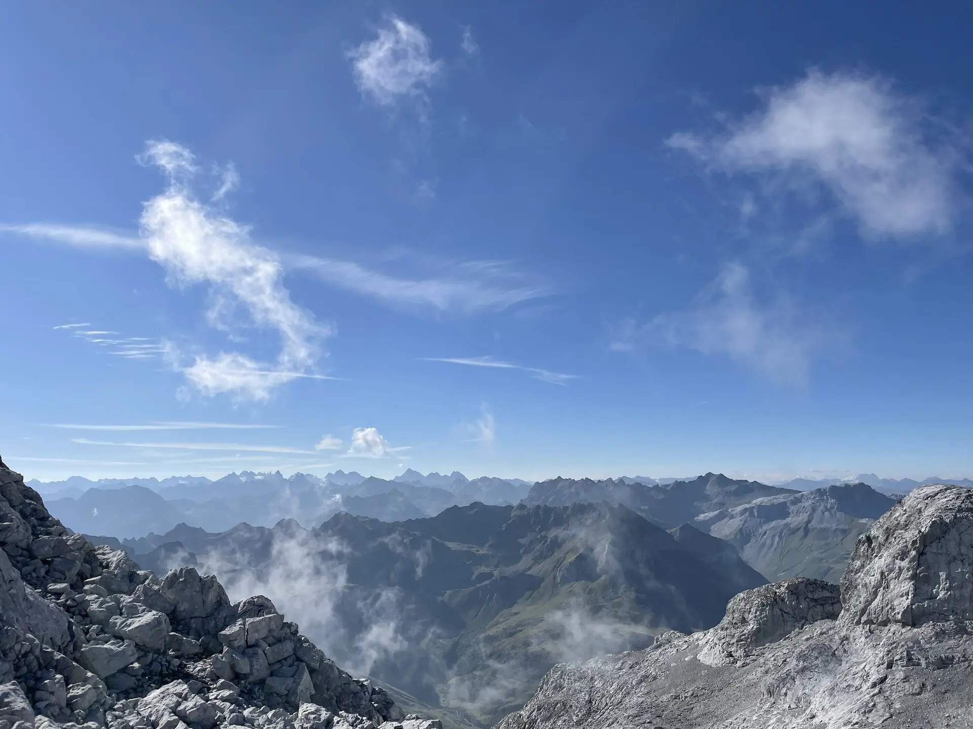Ausblick bei blauem Himmel | © Elke Wilharm 