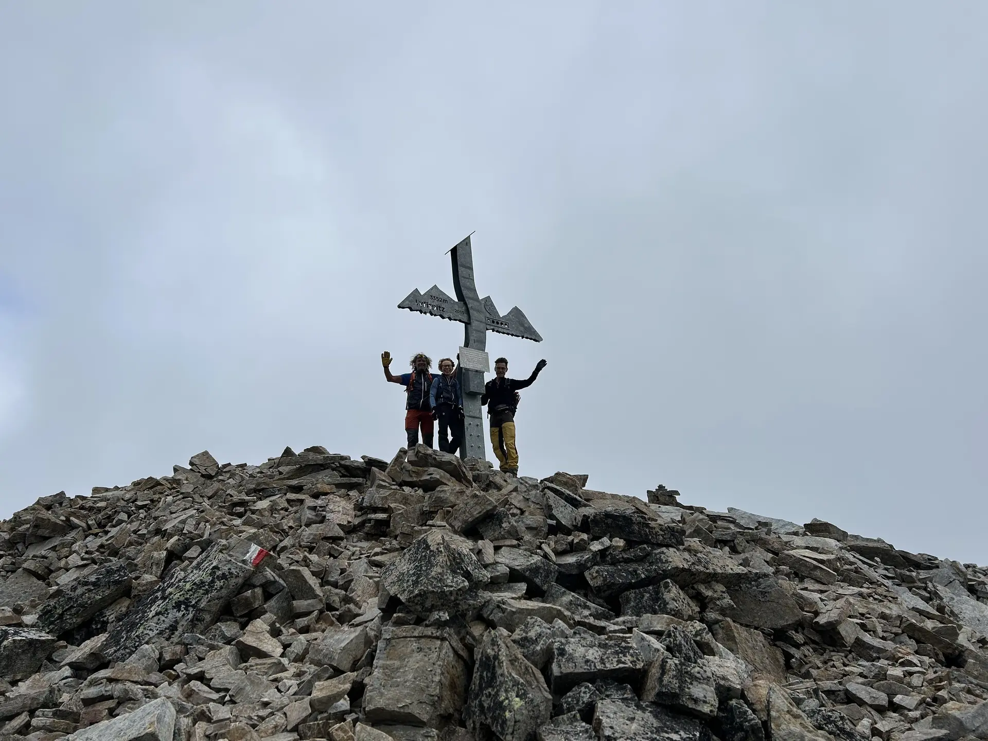 Am Gipfel der Lyfispitze | © Matthias Tröbelsberger 