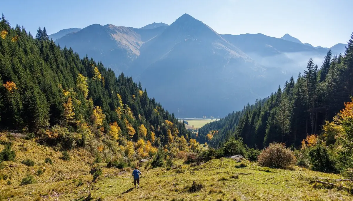 Beim Abstieg entlang des Gundbachs begleitet uns eine malerische Herbstkulisse und der stete Blick auf die Bleispitze. | © Robert Martin 