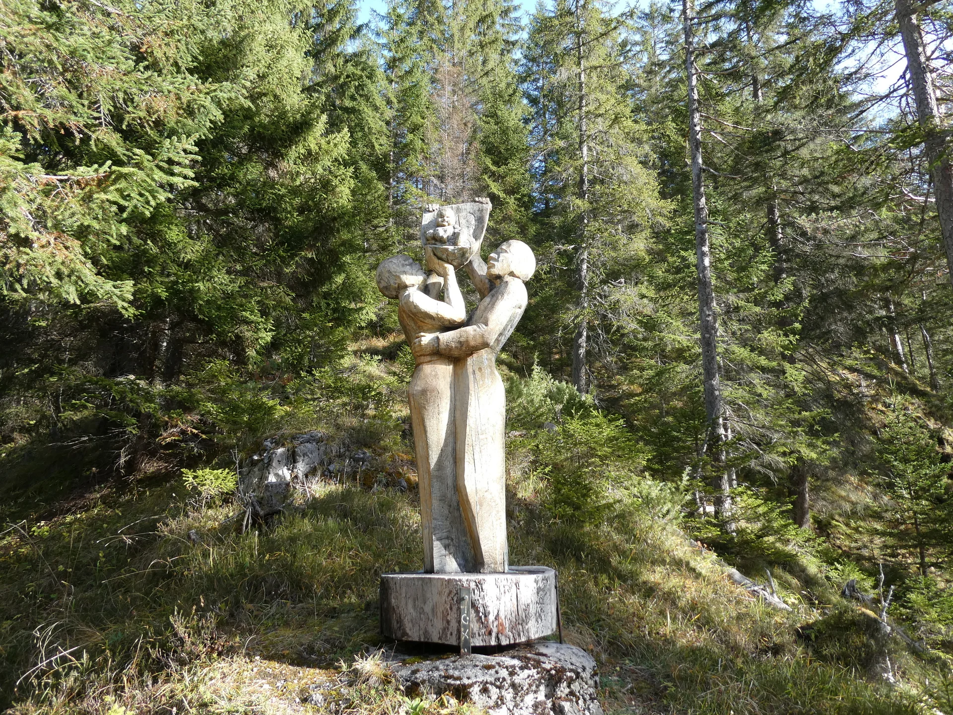 Holzfigur am Ort der Stille | © Jana Kees