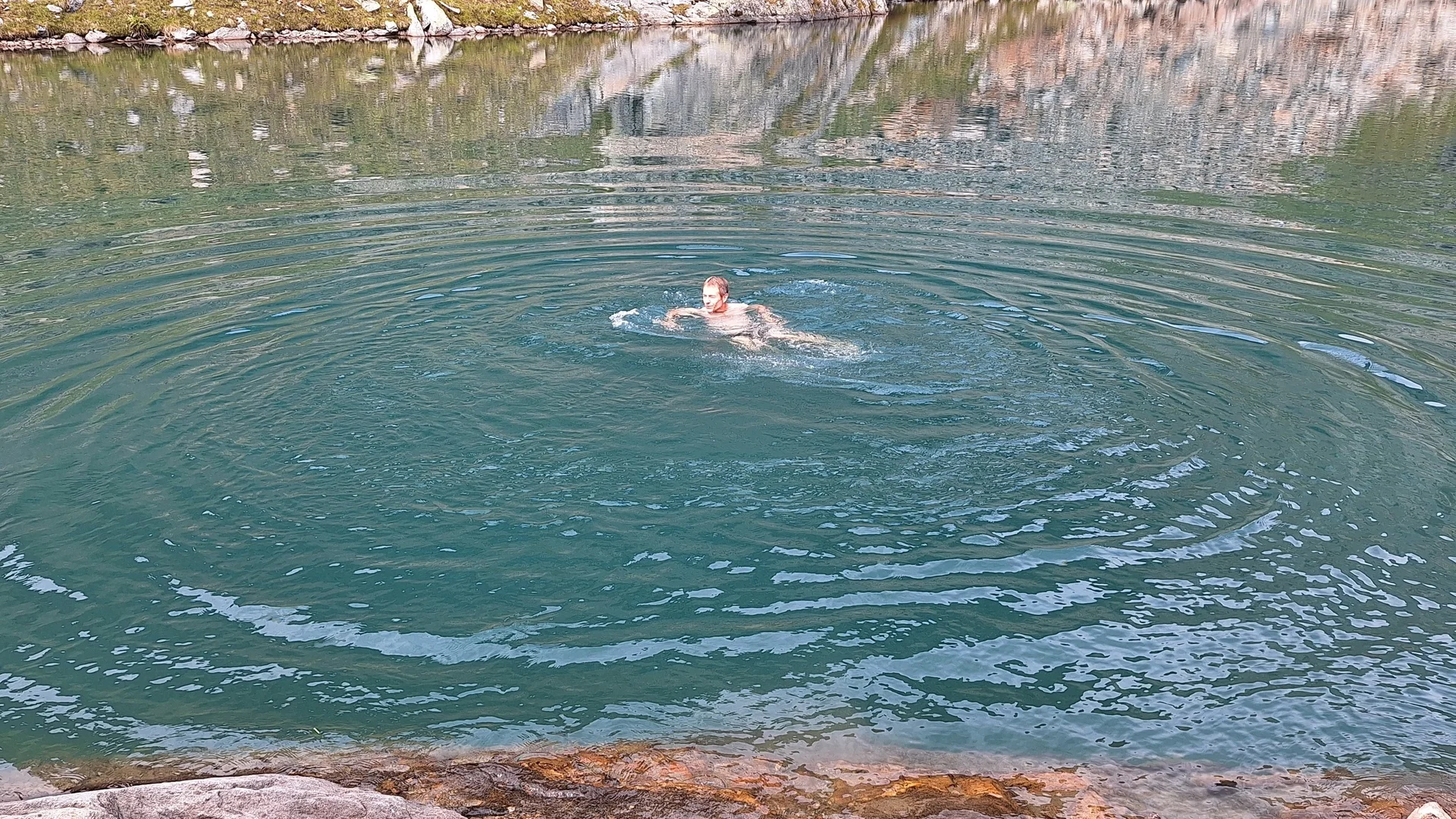 Abkühlung im Wasser | © Dieter Merrath