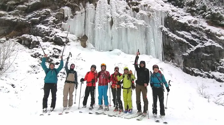 Gemeinsame Skitour bei den Ausbildungstagen für Skitourengeher | © Thomas Daufratshofer 