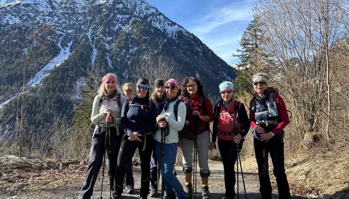 Gruppenbild auf dem Weg zu den Christrosen | © Dagmar Franz 