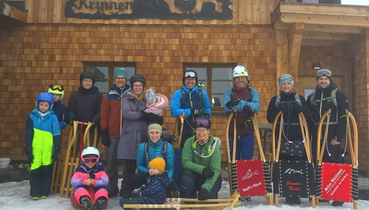 Gruppenbild beim Rodeln für Junge und Jungggebliebene | © DAV Allgäu-Immenstadt 