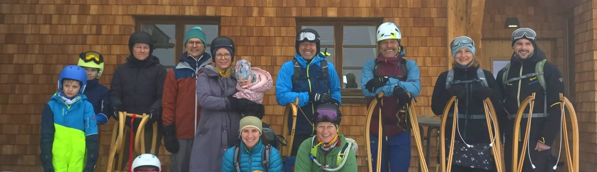 Gruppenbild beim Rodeln für Junge und Jungggebliebene | © DAV Allgäu-Immenstadt 