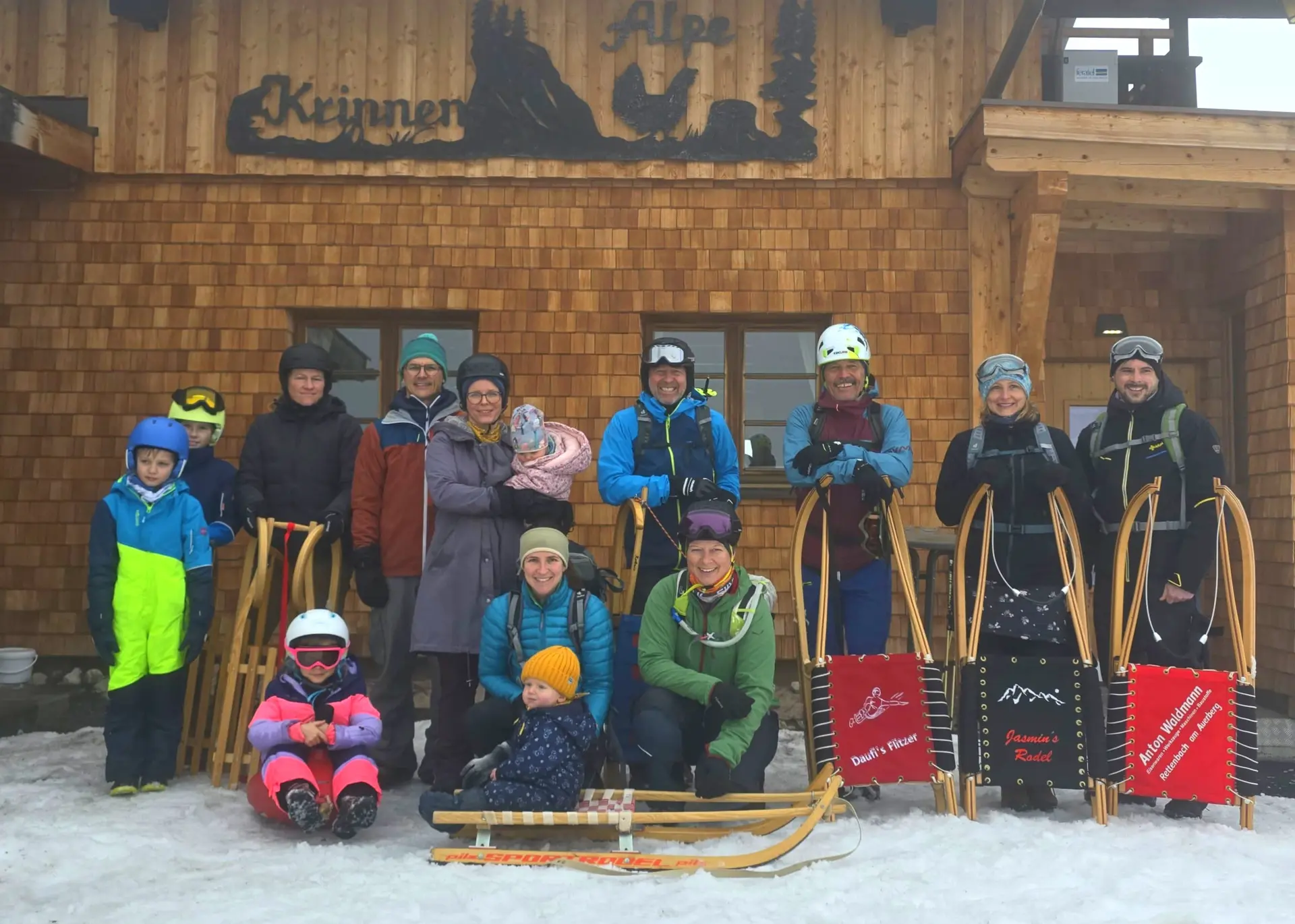 Gruppenbild beim Rodeln für Junge und Jungggebliebene | © DAV Allgäu-Immenstadt 