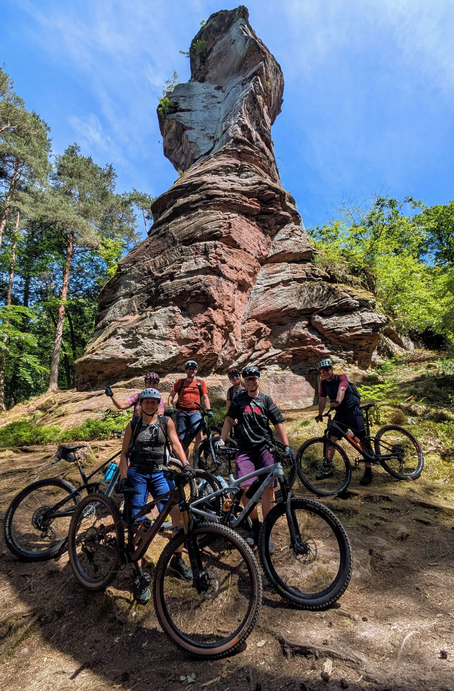 Fels mit Radfahrer  | © Caro Wolf 