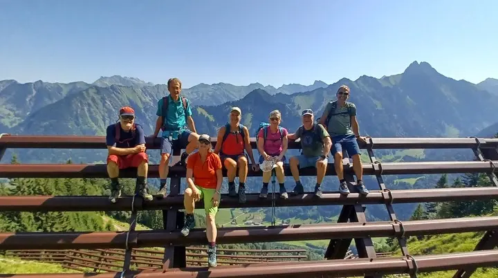 Gruppenbild vor Bergpanorama  | © DAV Allgäu Immenstadt 