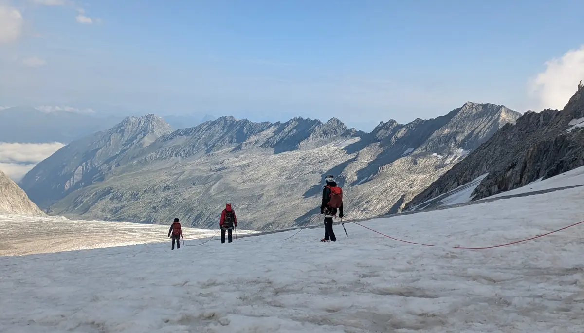 Personen mit Seil auf Gletscher  | © DAV Allgäu Immenstadt 