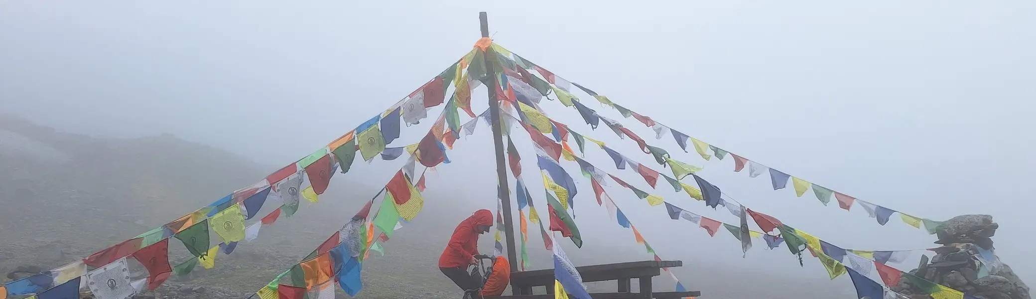 Tibetsfahnen im Regen | © DAV Allgäu Immenstadt