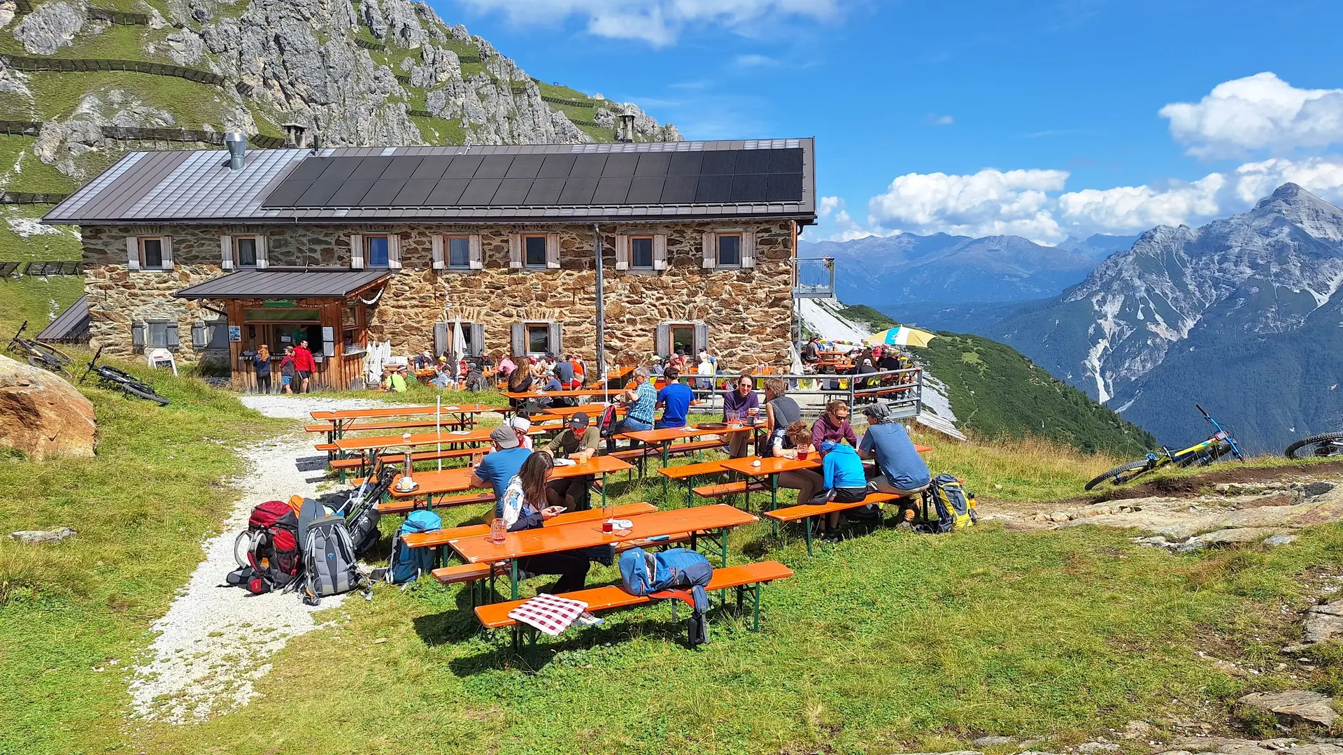Einkehr auf einer Hütte  | © DAV Allgäu Immenstadt 