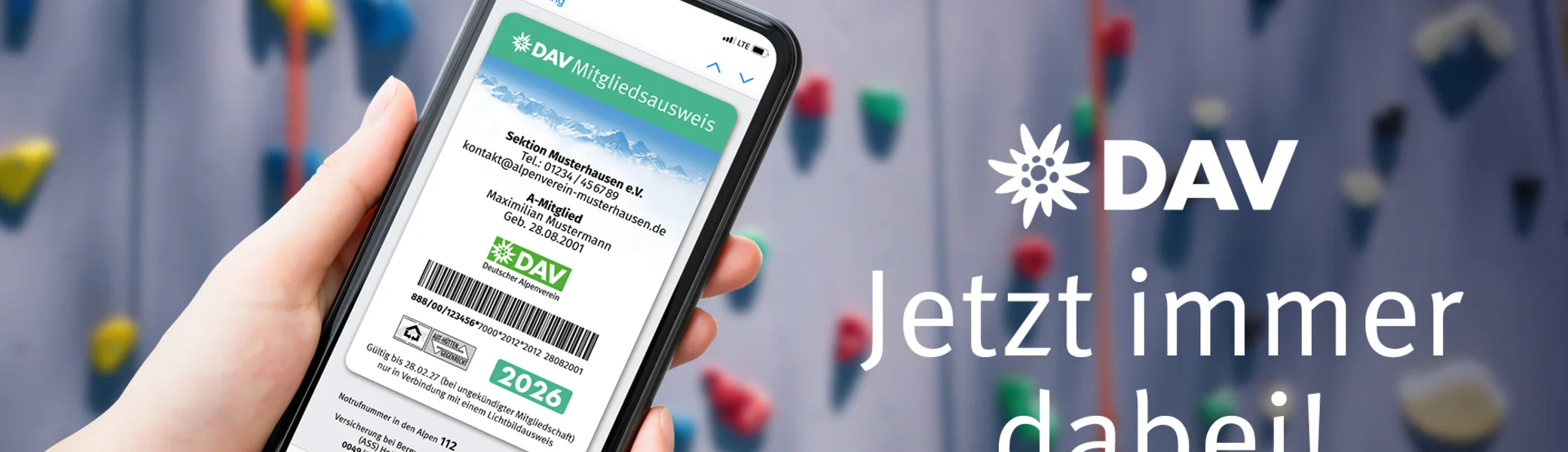 Ein Smartphone mit dem digitalen Mitgliedsausweis im Display | © DAV