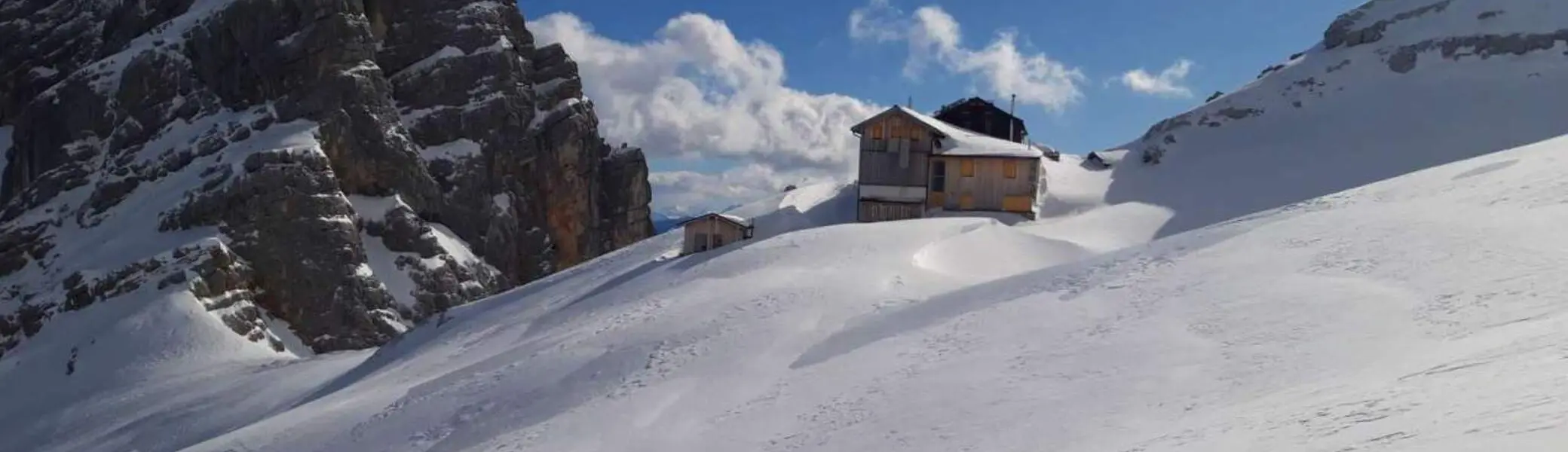 In der kalten Jahreszeit steht neben der Passauer Hütte ein kleiner Winterraum zur Verfügung.  | © Michael Faber